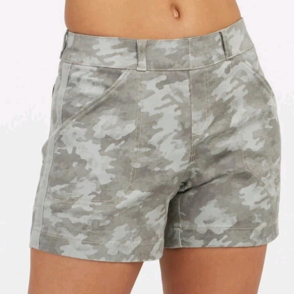 SPANX Womens 6" Twill Shorts, Stonewash Camo, Size Extra Small - Picture 1 of 11